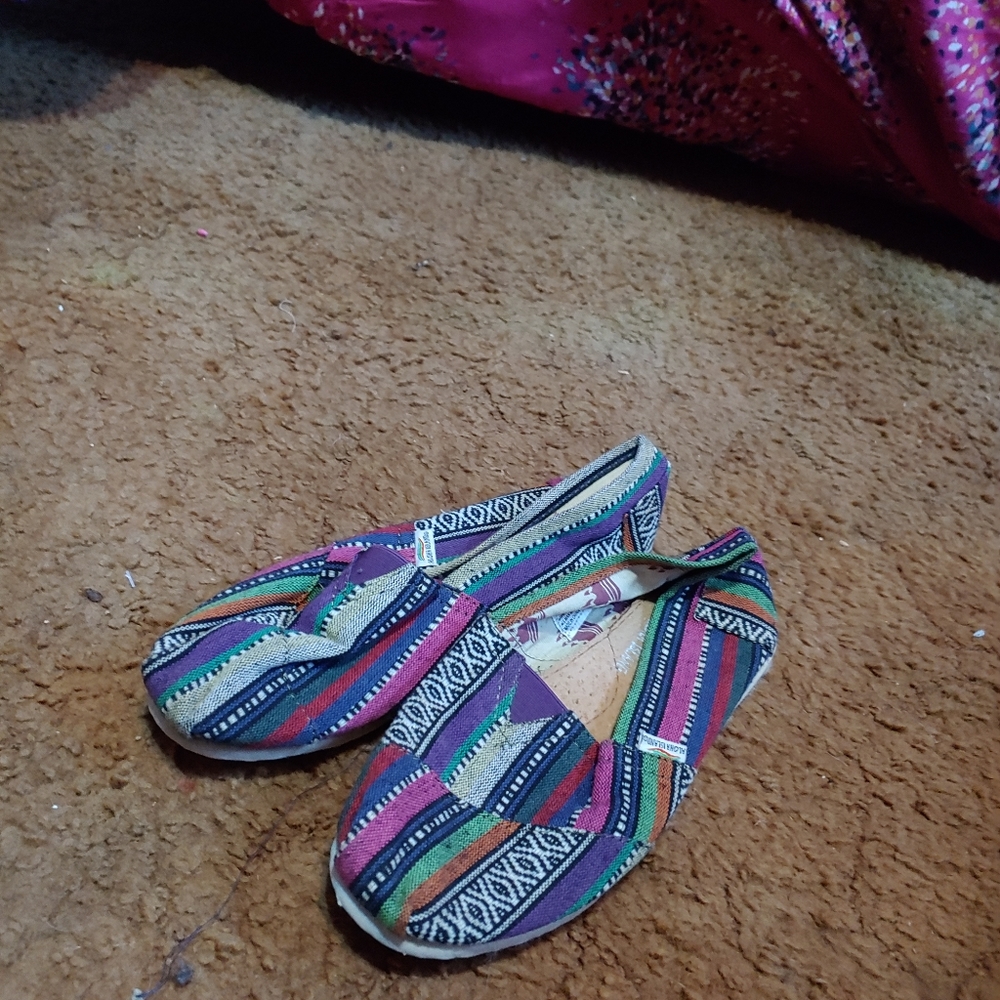 Shoes - Picture 2 of 2